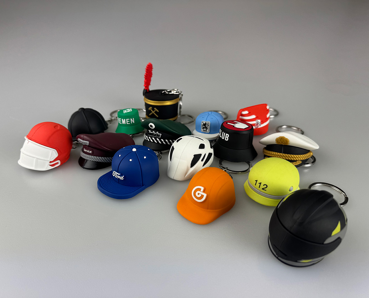 Gruppenfoto von MyCapy Merchandise realistischen Schlüsselanhänger